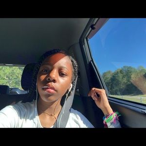 Meet your Posher, Alexis